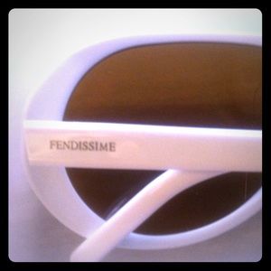 FENDI VINTAGE SHADES 🩶